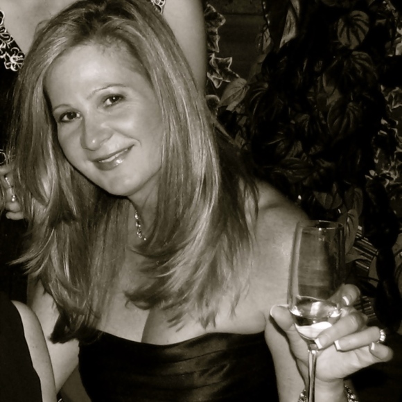 Meet your Posher, Angela - Picture 1 of 2